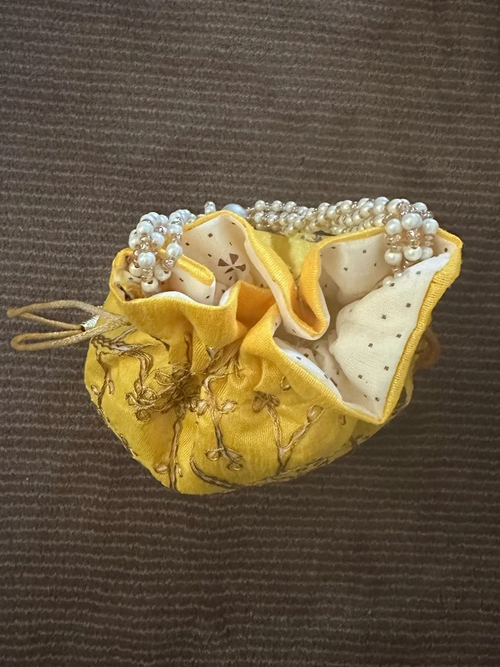 N/A elegant yellow